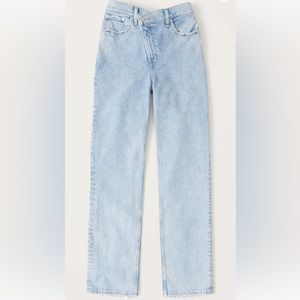 Abercrombie Ultra High Rise 90s Straight Jean - Size 27 Extra Long